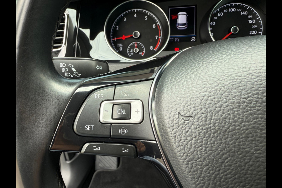 Volkswagen Golf 1.5 TSI Highline Business R - Navi - Camera - LED - Winterpakket