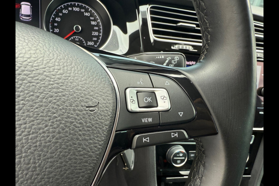 Volkswagen Golf 1.5 TSI Highline Business R - Navi - Camera - LED - Winterpakket