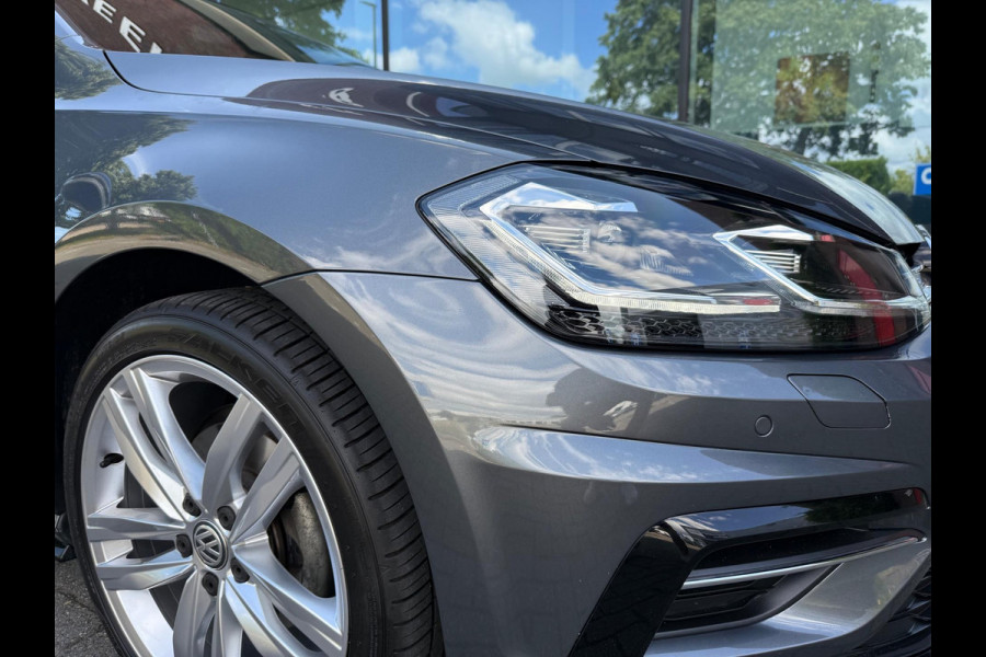 Volkswagen Golf 1.5 TSI Highline Business R - Navi - Camera - LED - Winterpakket