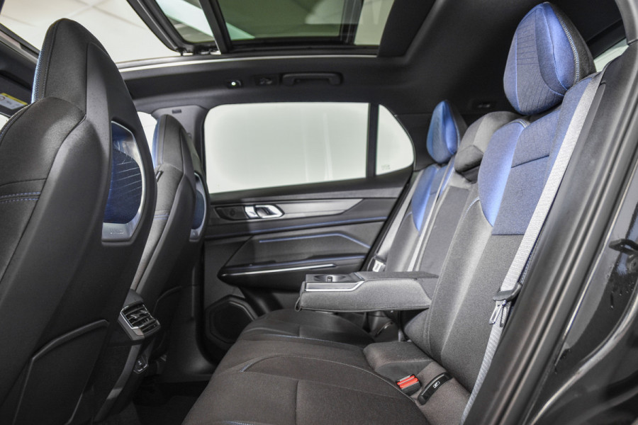 Lynk & Co 01 1.5 PHEV 261PK MY23 | 360 Camera | 7.4 kWh Boordlader | Donkere hemel | S/K-panodak | Adapt. Cruise | Memory | Elek. klep | LM 20" | 7224
