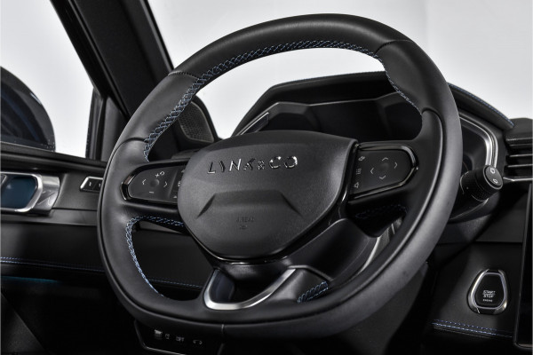Lynk & Co 01 1.5 PHEV 261PK MY23 | 360 Camera | 7.4 kWh Boordlader | Donkere hemel | S/K-panodak | Adapt. Cruise | Memory | Elek. klep | LM 20" | 7224