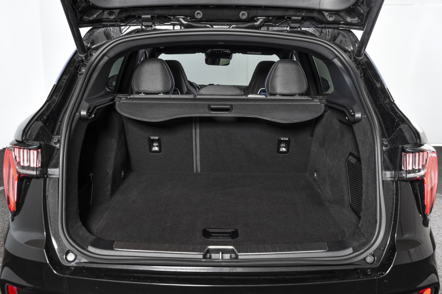 Lynk & Co 01 1.5 PHEV 261PK MY23 | 360 Camera | 7.4 kWh Boordlader | Donkere hemel | S/K-panodak | Adapt. Cruise | Memory | Elek. klep | LM 20" | 7224
