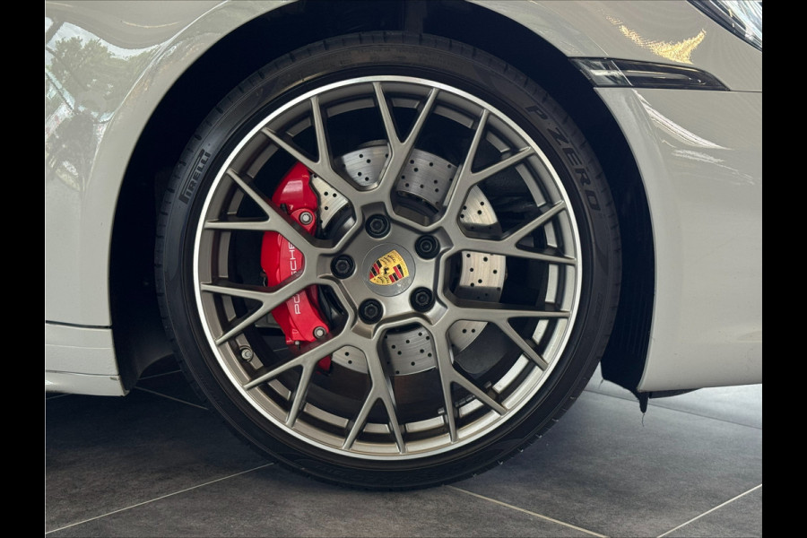 Porsche 911 3.0 Carrera 4S Sport chrono Bose Dealer onderhouden Kreide Grau Panoramadak ACC 450PK!