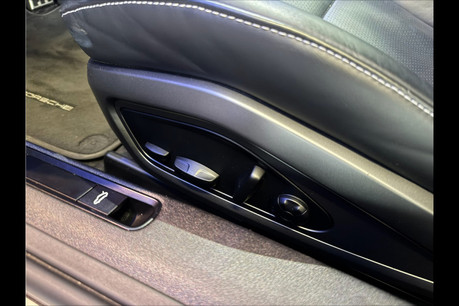 Porsche 911 3.0 Carrera 4S Sport chrono Bose Dealer onderhouden Kreide Grau Panoramadak ACC 450PK!