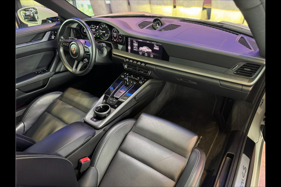 Porsche 911 3.0 Carrera 4S Sport chrono Bose Dealer onderhouden Kreide Grau Panoramadak ACC 450PK!