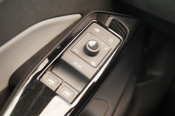 Volkswagen ID.3 First Plus 58kWh -NAVI-ECC-ACC-CAM-