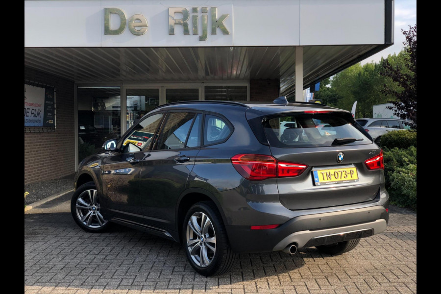 BMW X1 SDrive18i High Executive | Navi, Cruise, PDC, Stoelverw, El. Achterklep | Dealeronderhouden |