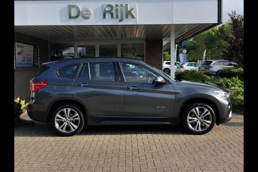 BMW X1 SDrive18i High Executive | Navi, Cruise, PDC, Stoelverw, El. Achterklep | Dealeronderhouden |