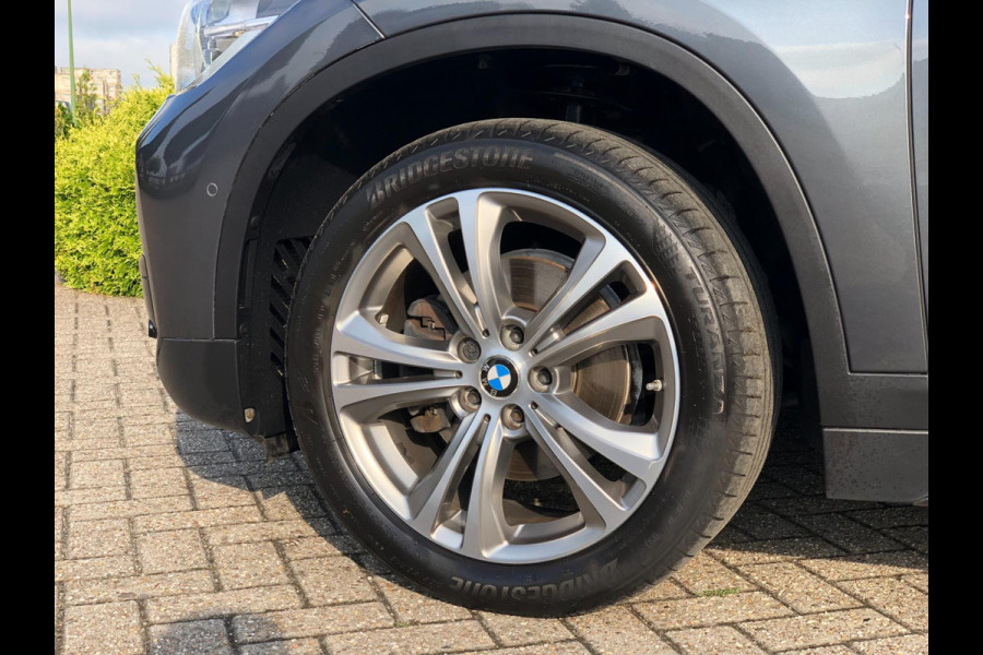 BMW X1 SDrive18i High Executive | Navi, Cruise, PDC, Stoelverw, El. Achterklep | Dealeronderhouden |