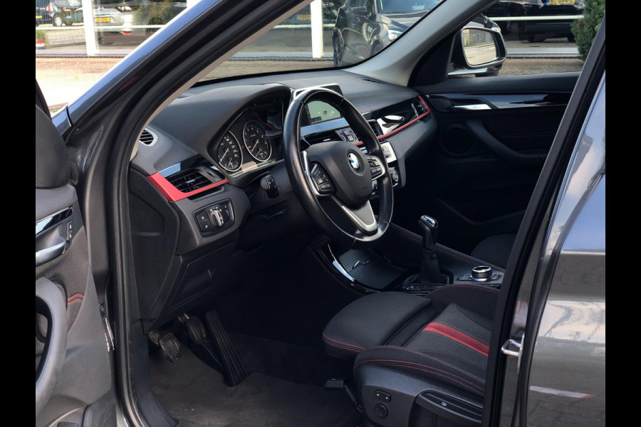 BMW X1 SDrive18i High Executive | Navi, Cruise, PDC, Stoelverw, El. Achterklep | Dealeronderhouden |