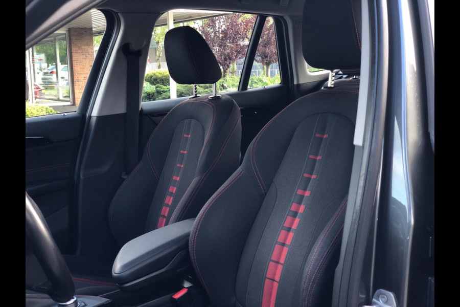 BMW X1 SDrive18i High Executive | Navi, Cruise, PDC, Stoelverw, El. Achterklep | Dealeronderhouden |