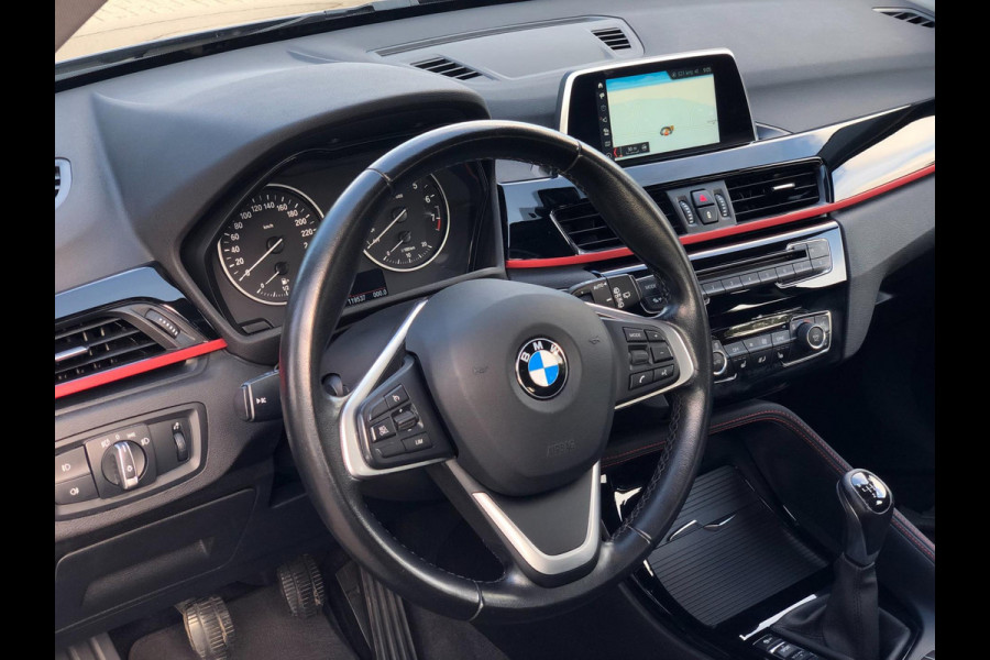 BMW X1 SDrive18i High Executive | Navi, Cruise, PDC, Stoelverw, El. Achterklep | Dealeronderhouden |