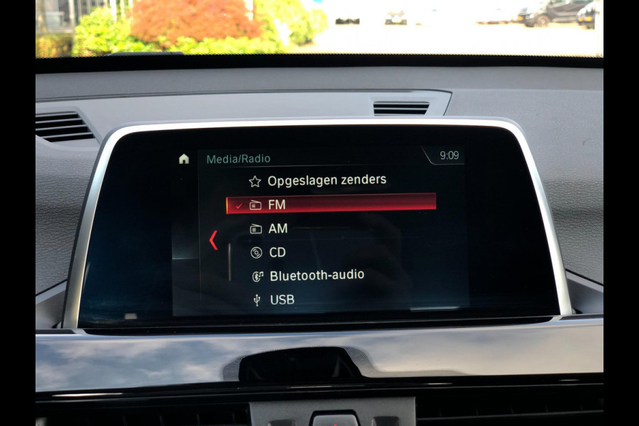 BMW X1 SDrive18i High Executive | Navi, Cruise, PDC, Stoelverw, El. Achterklep | Dealeronderhouden |