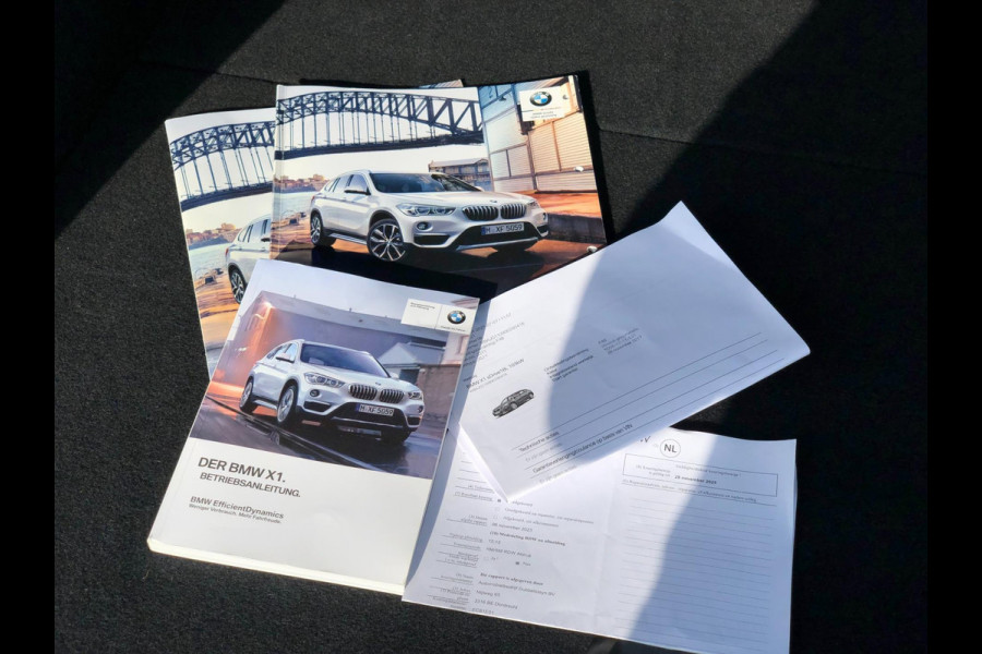 BMW X1 SDrive18i High Executive | Navi, Cruise, PDC, Stoelverw, El. Achterklep | Dealeronderhouden |