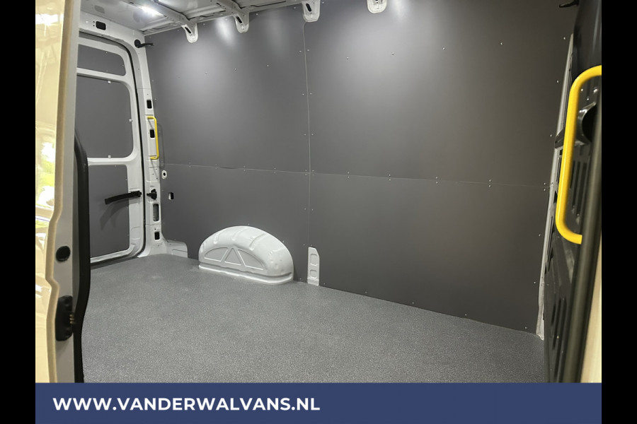 Volkswagen Crafter 2.0 TDI 140pk L3H3 L2H2 Euro6 Airco | Camera | Apple carplay | Android auto bijrijdersbank, 3000kg trekvermogen