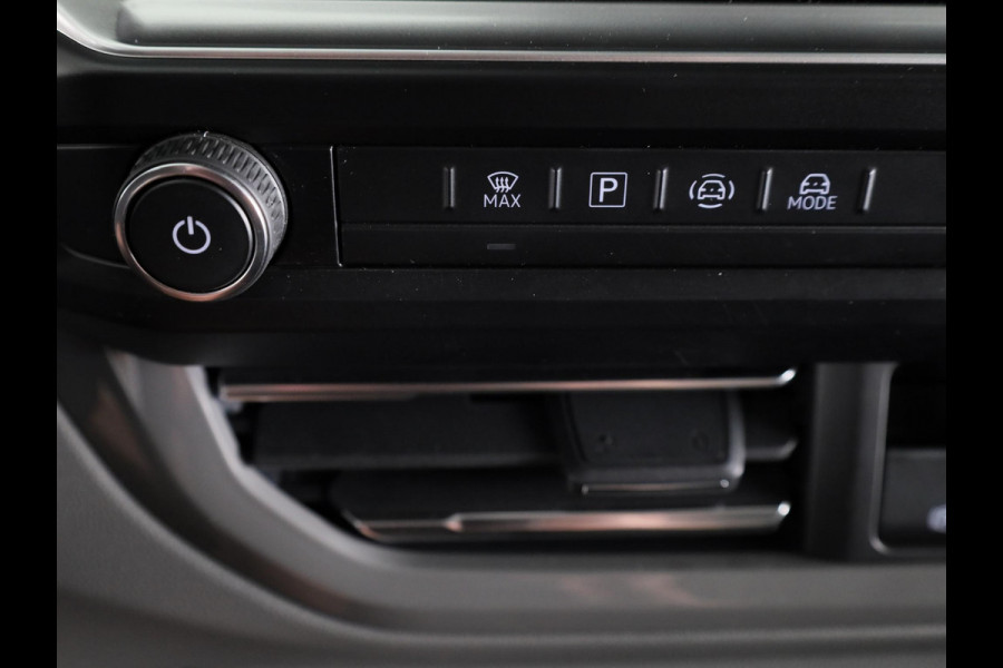 Volkswagen Transporter 2.0 TDI L1H1 28 Bulli 150 pk AUTOMAAT LED VERLICHTING | TREKHAAKVOORBEREIDING | VERWARMBARE VOORRUIT