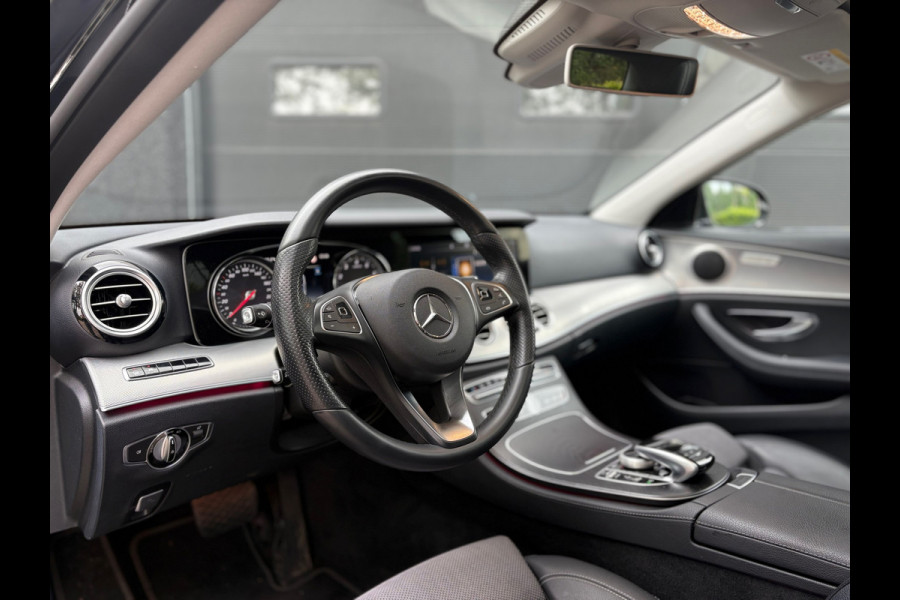 Mercedes-Benz E-Klasse 200 Premium Plus - Pano - Trekhaak - Dealer OH