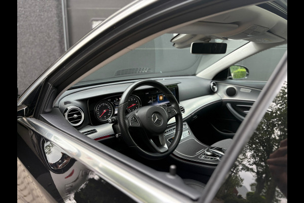 Mercedes-Benz E-Klasse 200 Premium Plus - Pano - Trekhaak - Dealer OH