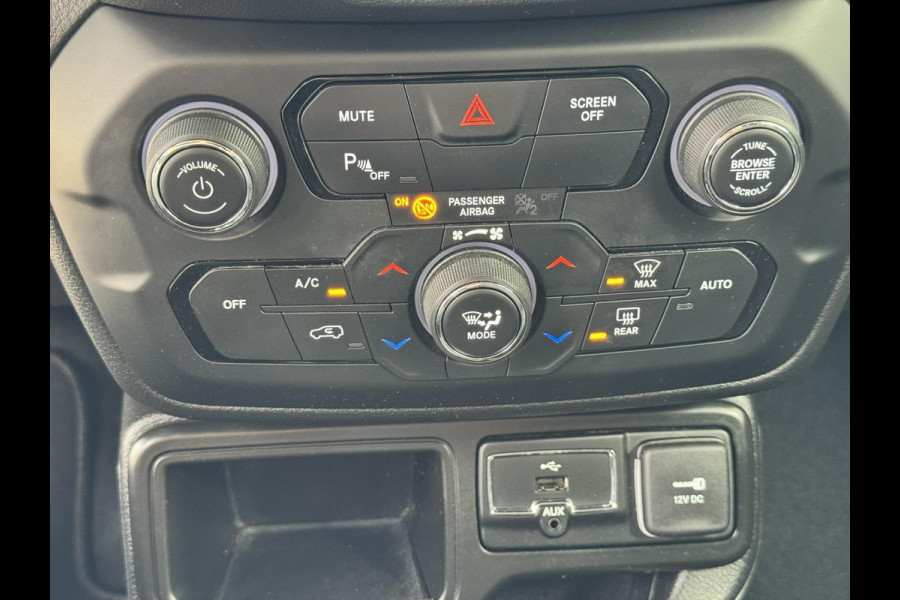 Jeep Renegade 1.4 MultiAir Limited Cruise control Climate control Stoel- en stuurverwarming Apple / Android