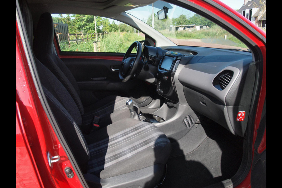 Peugeot 108 1.0 e-VTi Allure TOP! | Schuifdak | Camera | DAB | Keyless entry | Navi |