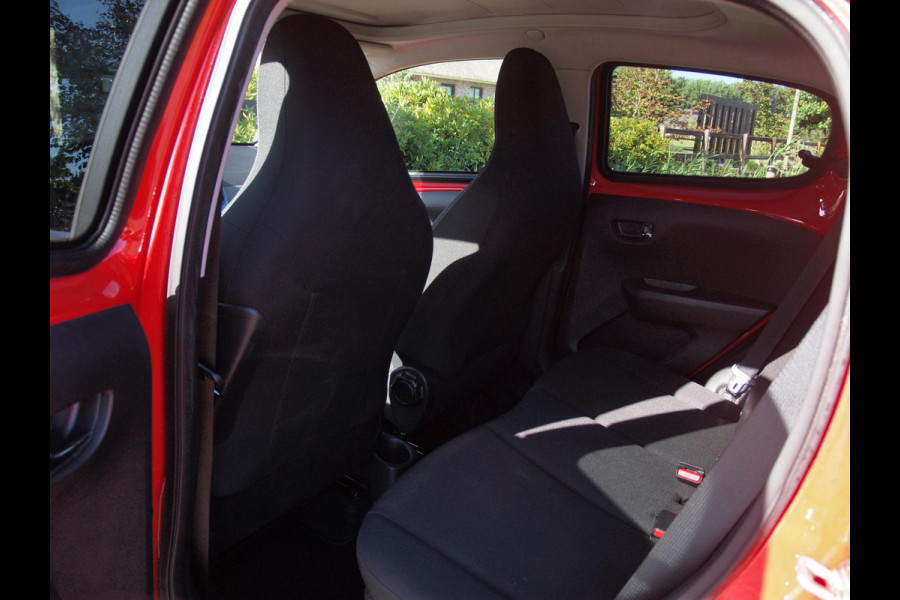 Peugeot 108 1.0 e-VTi Allure TOP! | Schuifdak | Camera | DAB | Keyless entry | Navi |