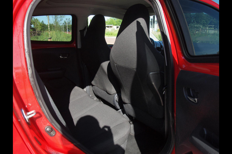 Peugeot 108 1.0 e-VTi Allure TOP! | Schuifdak | Camera | DAB | Keyless entry | Navi |