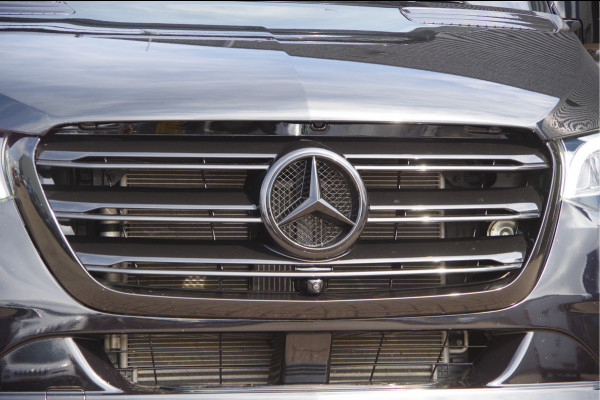 Mercedes-Benz Sprinter 319 3.0 V6 CDI L2H2 AUT. LED, ADAPT. CRUISE, 3.5T TREKHAAK, 38.000KM! 360 CAMERA, MBUX 10.25'', CLIMA, STOELVERWARMING, STANDKAC