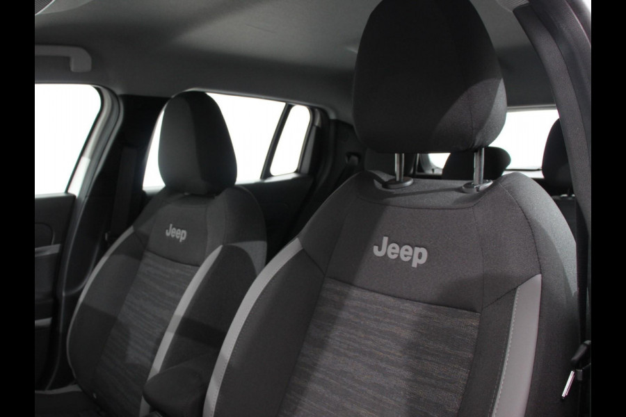 Jeep Avenger Altitude 54 kWh | Navigatie | Apple Carplay/ Android Auto | Parkeersensor achter | Cruise Control | Stoelverwarming | Full LED | Virtual Cockpit | Climate Control