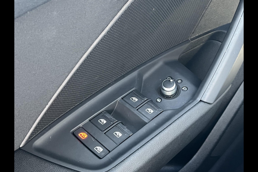 Audi A3 Sportback 35 TFSI S edition MHEV CAMERA | NAVI BY CARPLAY | RIJKLAAR INCL. 12 MND. BOVAGGARANTIE