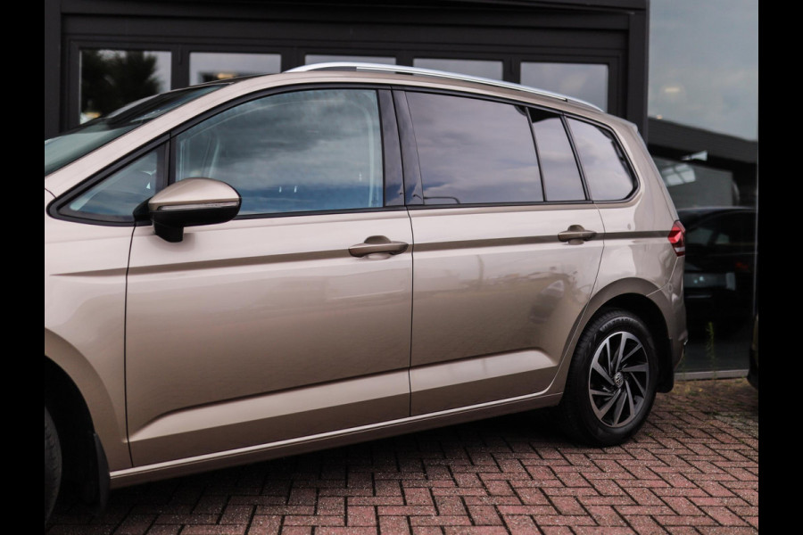 Volkswagen Touran 1.5 TSI Highline Business R 7p | Stoelverw. | Camera | ACC | Carplay