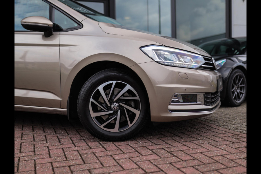 Volkswagen Touran 1.5 TSI Highline Business R 7p | Stoelverw. | Camera | ACC | Carplay