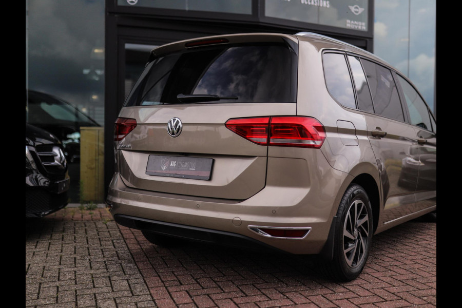 Volkswagen Touran 1.5 TSI Highline Business R 7p | Stoelverw. | Camera | ACC | Carplay