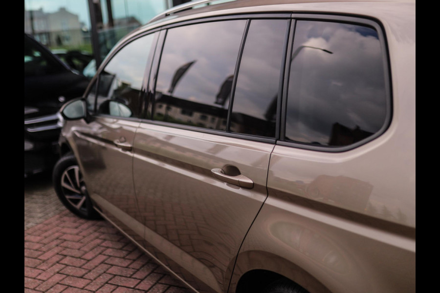Volkswagen Touran 1.5 TSI Highline Business R 7p | Stoelverw. | Camera | ACC | Carplay