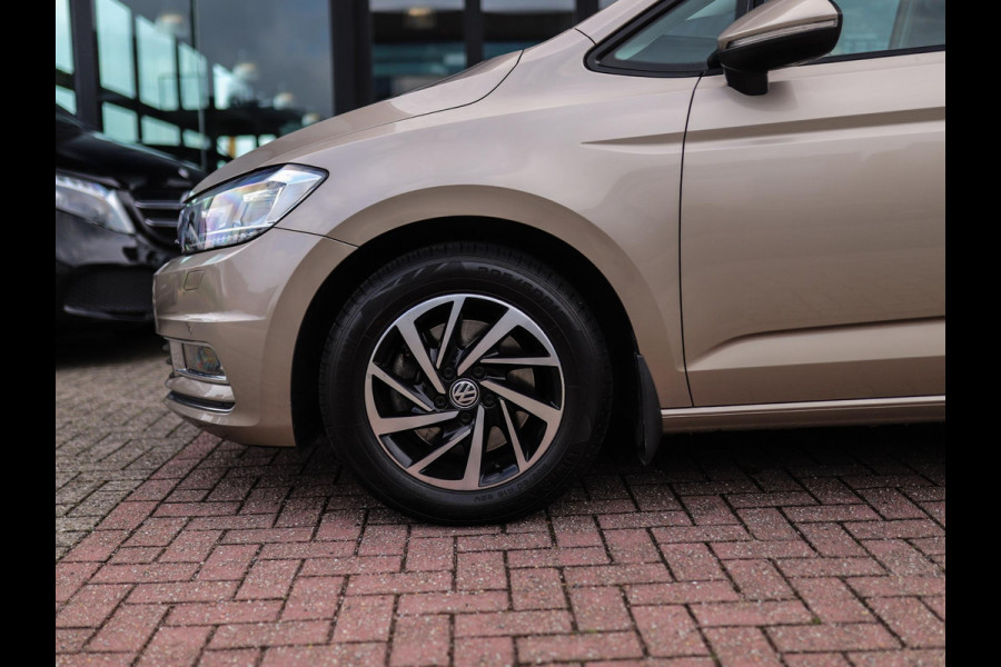 Volkswagen Touran 1.5 TSI Highline Business R 7p | Stoelverw. | Camera | ACC | Carplay