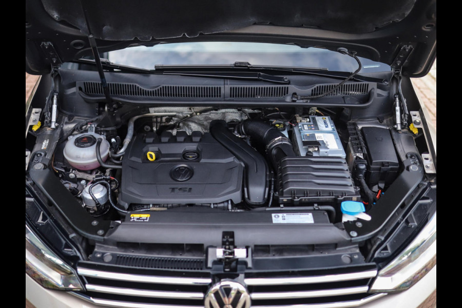 Volkswagen Touran 1.5 TSI Highline Business R 7p | Stoelverw. | Camera | ACC | Carplay