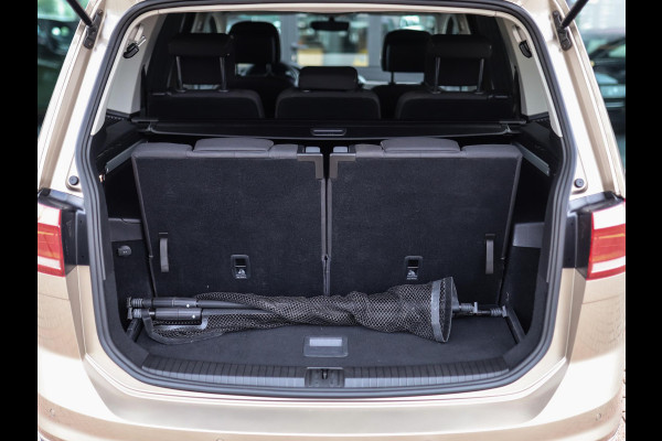 Volkswagen Touran 1.5 TSI Highline Business R 7p | Stoelverw. | Camera | ACC | Carplay