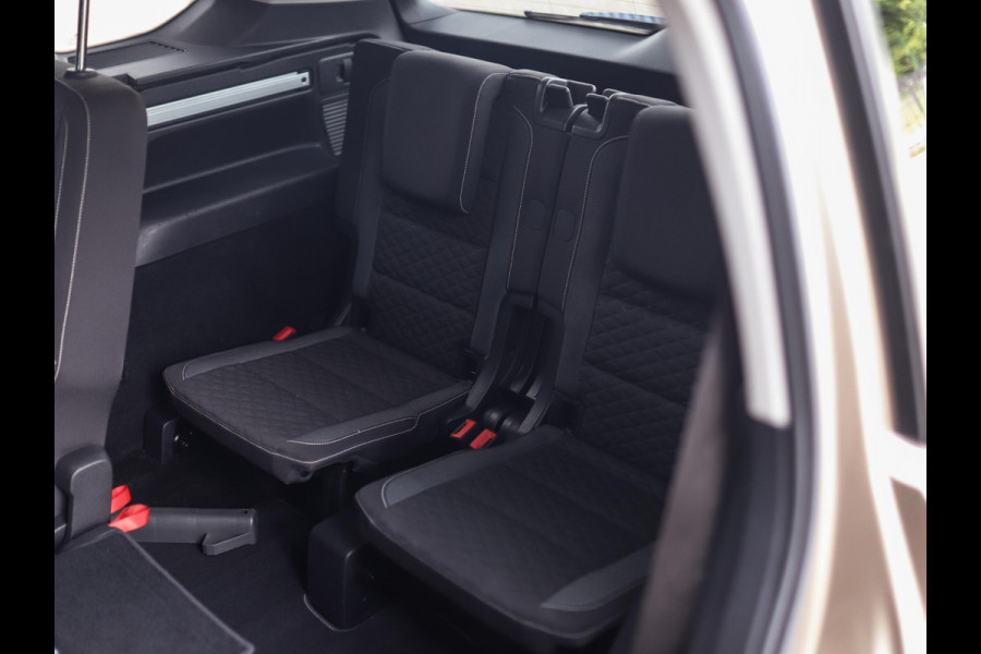 Volkswagen Touran 1.5 TSI Highline Business R 7p | Stoelverw. | Camera | ACC | Carplay