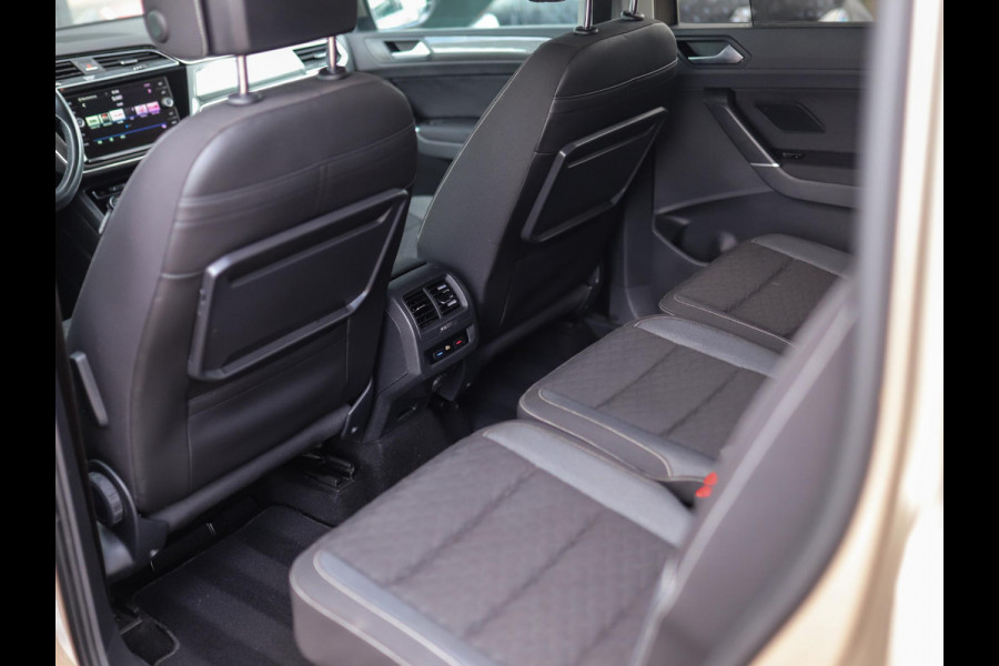 Volkswagen Touran 1.5 TSI Highline Business R 7p | Stoelverw. | Camera | ACC | Carplay