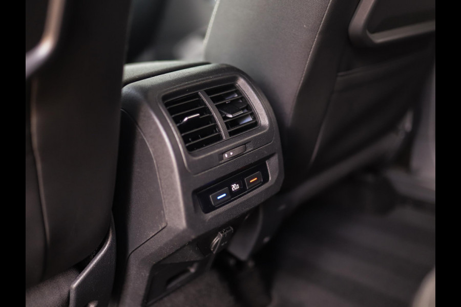 Volkswagen Touran 1.5 TSI Highline Business R 7p | Stoelverw. | Camera | ACC | Carplay