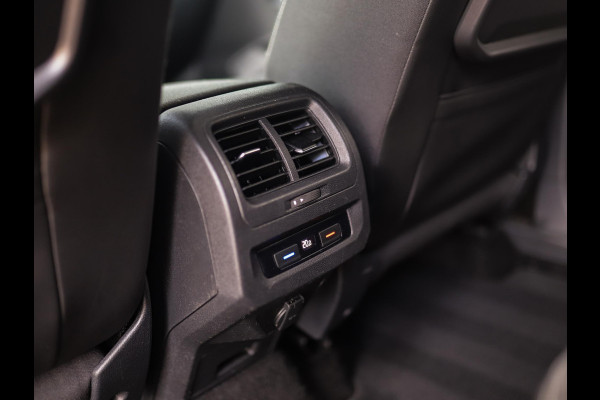 Volkswagen Touran 1.5 TSI Highline Business R 7p | Stoelverw. | Camera | ACC | Carplay