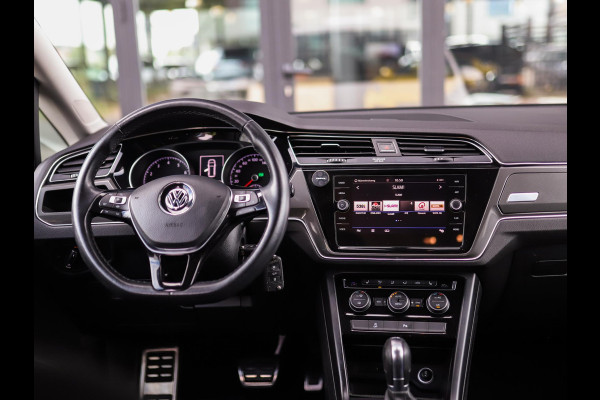 Volkswagen Touran 1.5 TSI Highline Business R 7p | Stoelverw. | Camera | ACC | Carplay