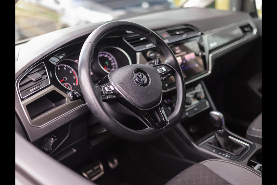 Volkswagen Touran 1.5 TSI Highline Business R 7p | Stoelverw. | Camera | ACC | Carplay