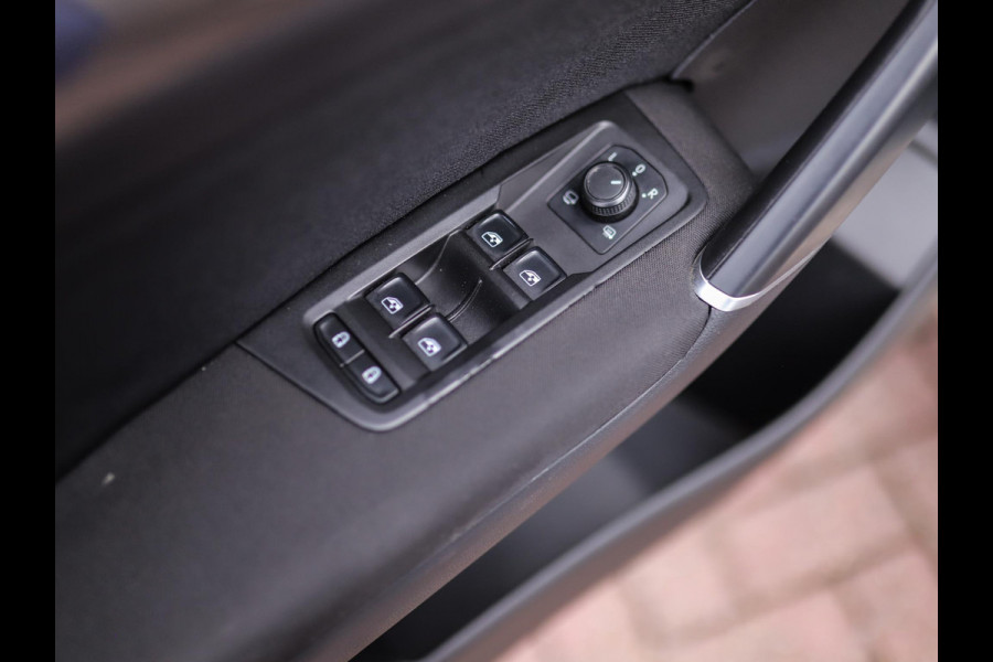 Volkswagen Touran 1.5 TSI Highline Business R 7p | Stoelverw. | Camera | ACC | Carplay