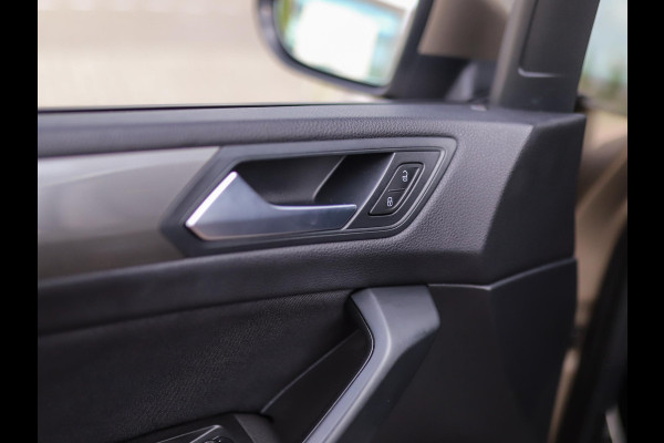 Volkswagen Touran 1.5 TSI Highline Business R 7p | Stoelverw. | Camera | ACC | Carplay