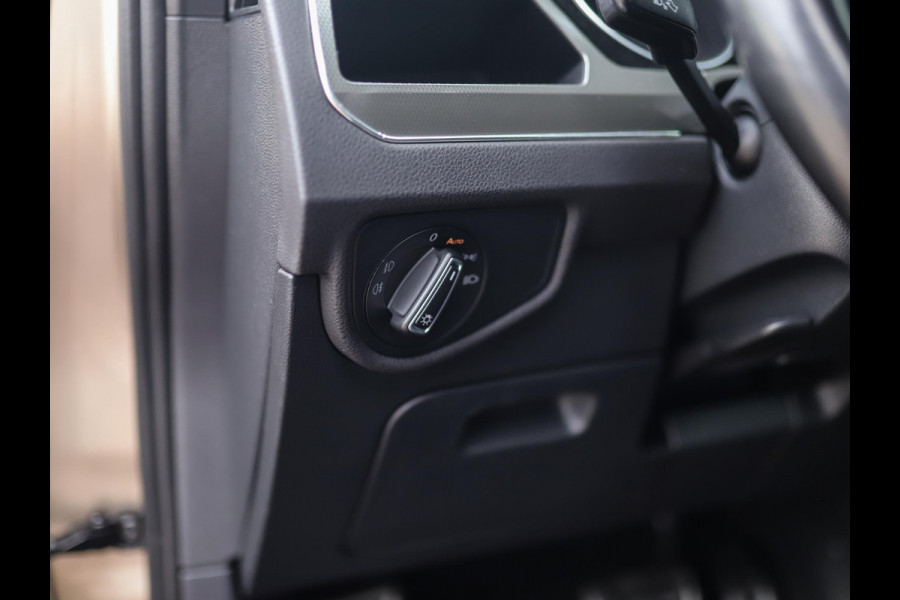 Volkswagen Touran 1.5 TSI Highline Business R 7p | Stoelverw. | Camera | ACC | Carplay