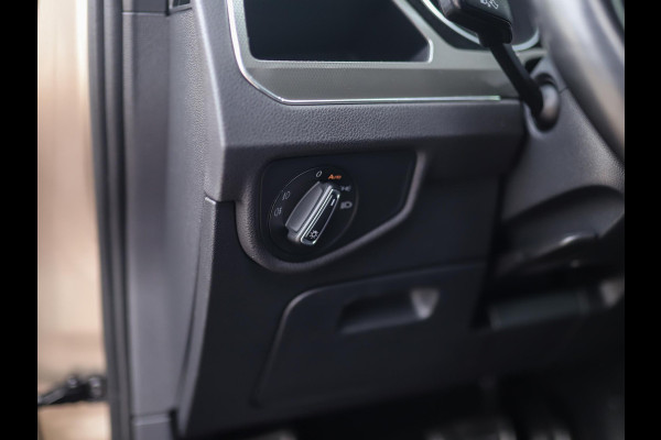 Volkswagen Touran 1.5 TSI Highline Business R 7p | Stoelverw. | Camera | ACC | Carplay