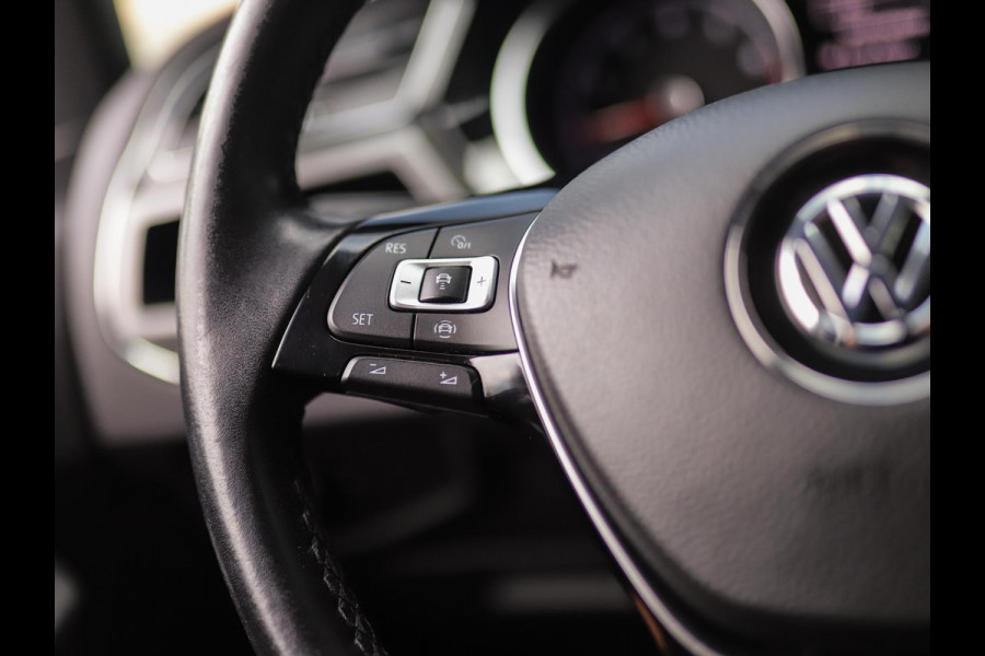 Volkswagen Touran 1.5 TSI Highline Business R 7p | Stoelverw. | Camera | ACC | Carplay