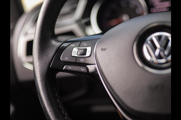 Volkswagen Touran 1.5 TSI Highline Business R 7p | Stoelverw. | Camera | ACC | Carplay