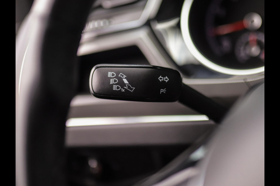 Volkswagen Touran 1.5 TSI Highline Business R 7p | Stoelverw. | Camera | ACC | Carplay