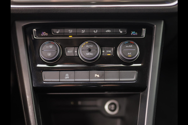 Volkswagen Touran 1.5 TSI Highline Business R 7p | Stoelverw. | Camera | ACC | Carplay
